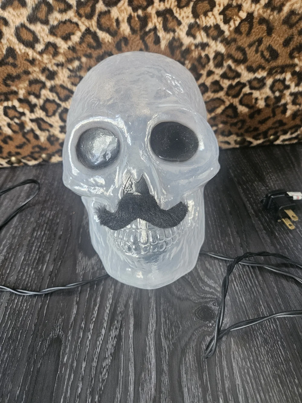 Skull Accent Light - Glowing Clear Halloween Decor